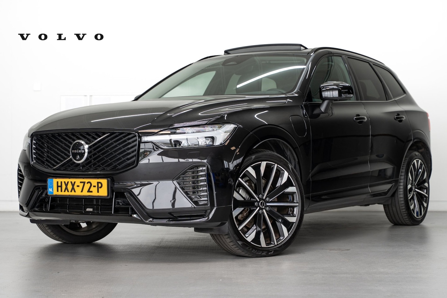 Volvo XC60 - T6 350PK AWD Ultra Dark | 21" | Luchtvering | Trekhaak | facelift | HUD | Priv. glas - AutoWereld.nl