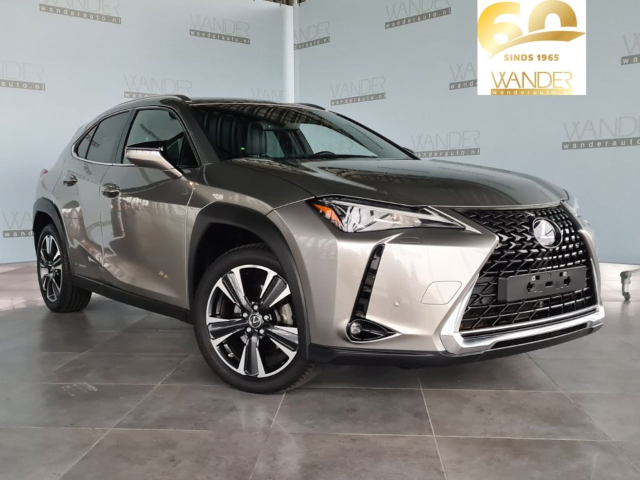 Lexus UX - 250h 2.0 Style Edition Trekhaak/Stoel- & stuurverwarming/Camera/Parkeersensoren/Apple Carp - AutoWereld.nl