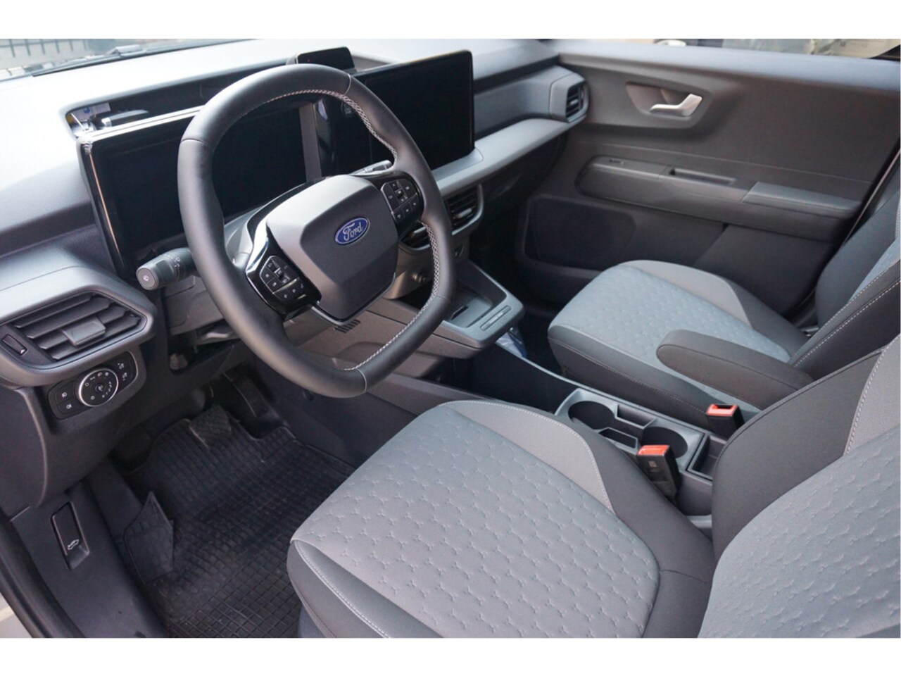Ford Transit Courier - E-Transit Limited 44 kWh 136PK Automaat Airco | Cruise | Apple CP-Android | Trekhaak - AutoWereld.nl