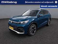 Volkswagen Tiguan - 1.5 eHybrid 272pk R-Line Edition / Panoramadak / 360 Camera / Leder Varenna / Memory / Har
