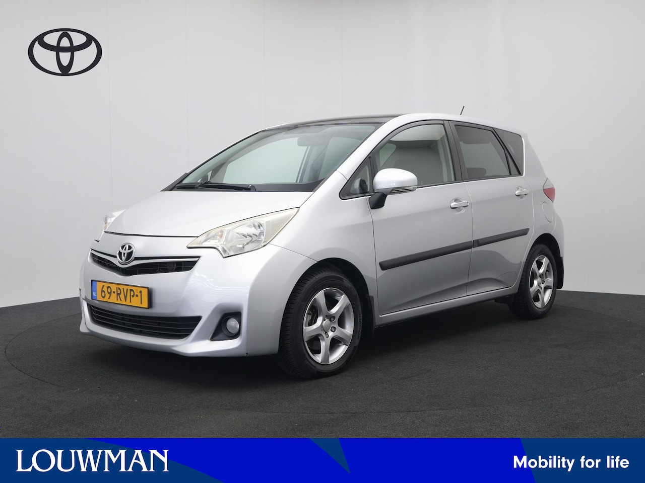 Toyota Verso S - 1.3 VVT-i Aspiration | NL Auto | Panoramadak | Dealer Onderhouden | Achteruitrijcamera | - AutoWereld.nl