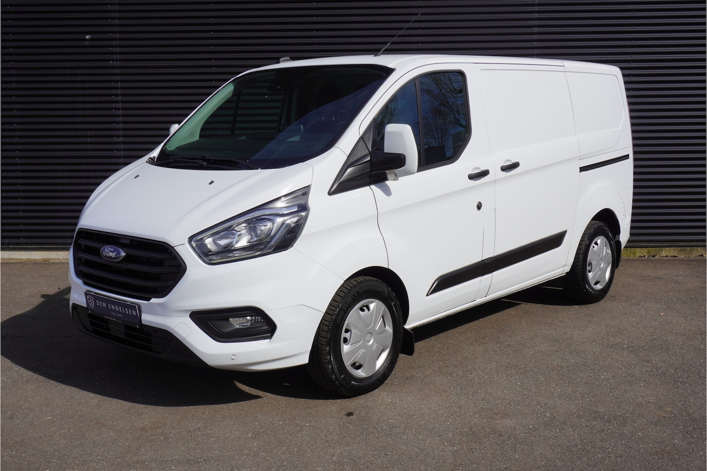 Ford Transit Custom - 131pk Automaat L1 2x Schuifdeur Apple Carplay Trekhaak Camera Cruise control Parkersensore - AutoWereld.nl