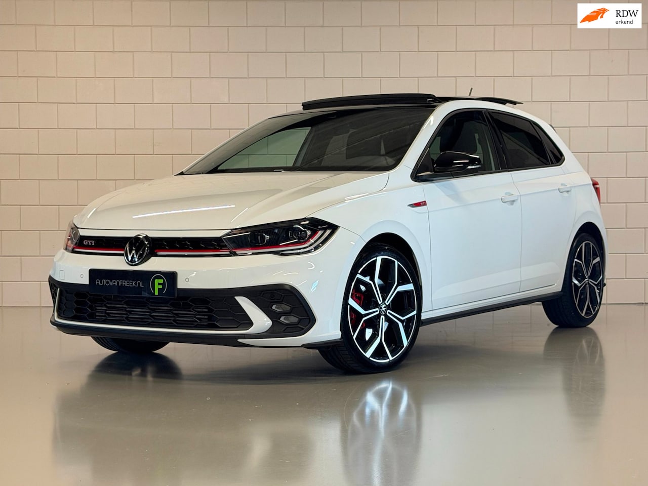 Volkswagen Polo - 2.0 TSI GTI | PANO | BEATS | 1E EIG | DEALER | ACC | VIRTUAL | CARPLAY | IQ LIGHT | CAMERA - AutoWereld.nl