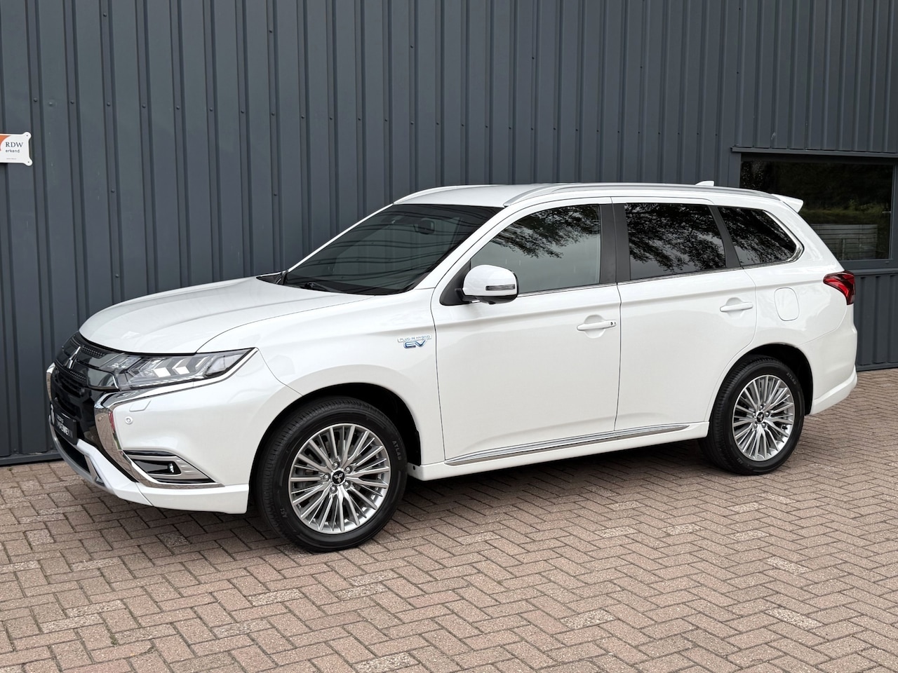 Mitsubishi Outlander - 2.4 PHEV Intense+ 112.643 KM!/APPLE CARPLAY!/APK!/ - AutoWereld.nl