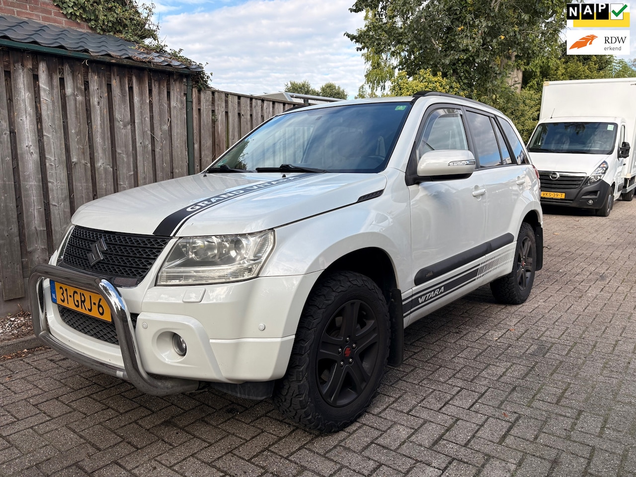 Suzuki Grand Vitara - 2.4 High Executive - 4x4 - leder - airco - AutoWereld.nl