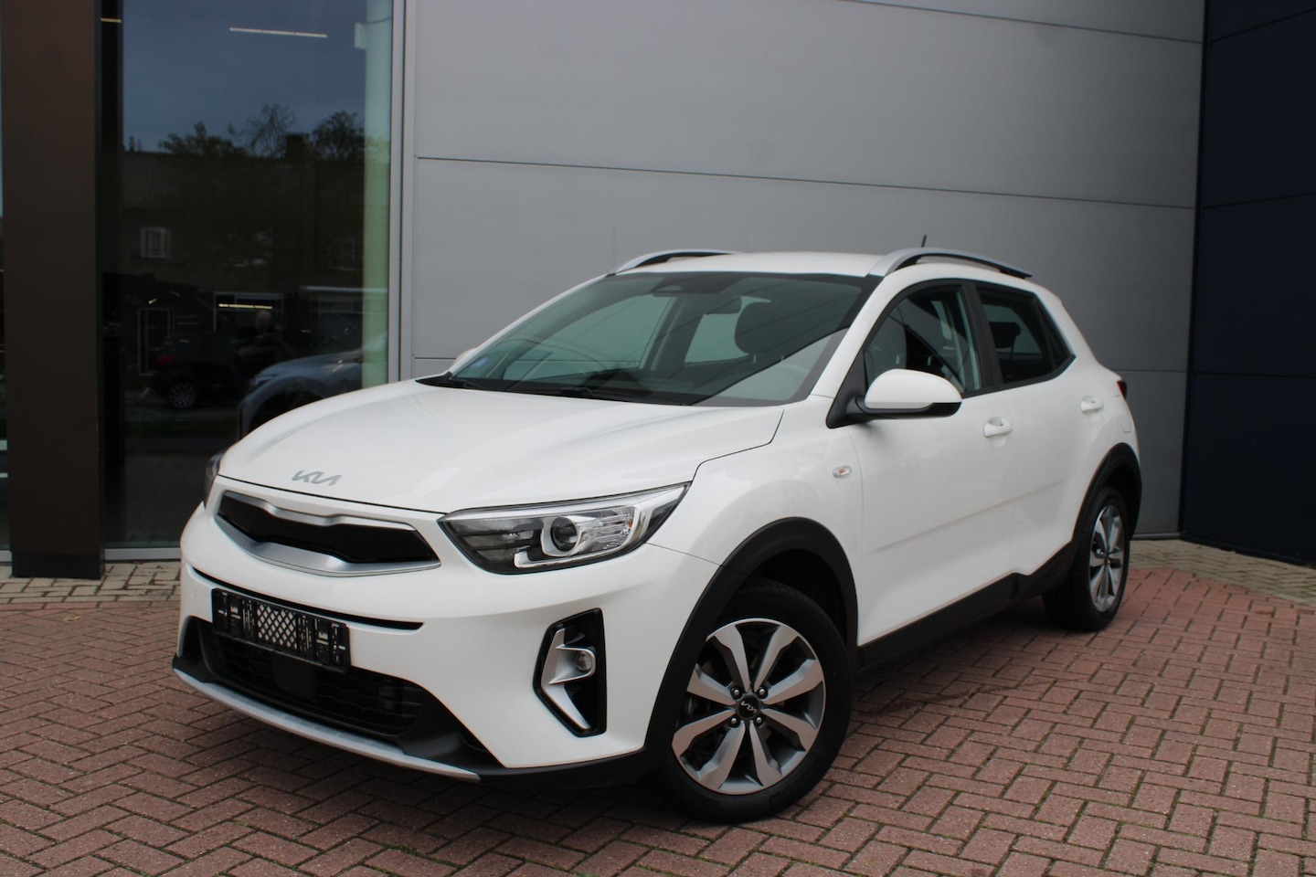 Kia Stonic - 1.0 T-GDi MHEV 100pk DynamicLine DCT7 Automaat Airco Carplay Camera Super mooi - AutoWereld.nl