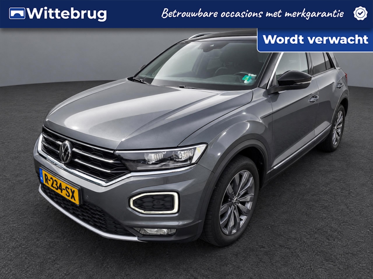 Volkswagen T-Roc - 1.5 TSI Sport / Pano / Digitaal dashboard / Camera / Parkeersensoren V+A / Navigatie / App - AutoWereld.nl