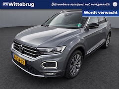 Volkswagen T-Roc - 1.5 TSI Sport / Pano / Digitaal dashboard / Camera / Parkeersensoren V+A / Navigatie / App