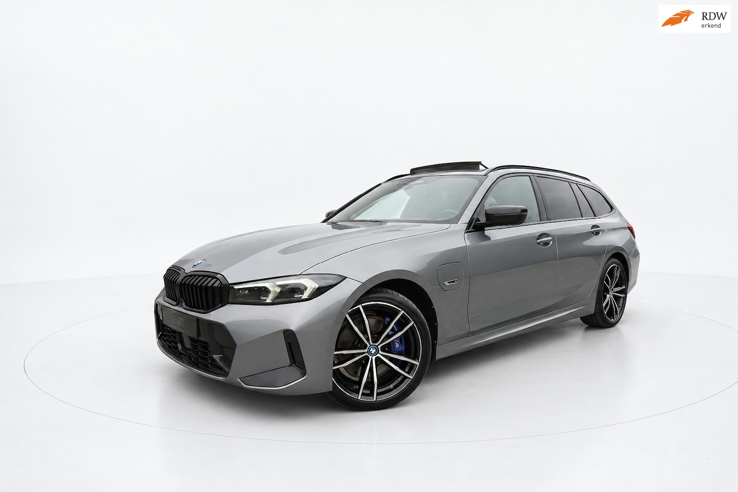 BMW 3-serie Touring - 330e M SPORT PANO SFEER CAM HEAD UP - AutoWereld.nl