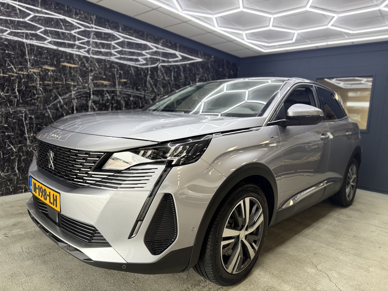 Peugeot 3008 - 1.6 HYbrid 225 Allure 1.6 HYbrid 225 Allure - AutoWereld.nl