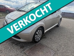 Toyota Aygo - 1.0-12V + Airco HalfLeder Onderhouden Velg Toerenteller