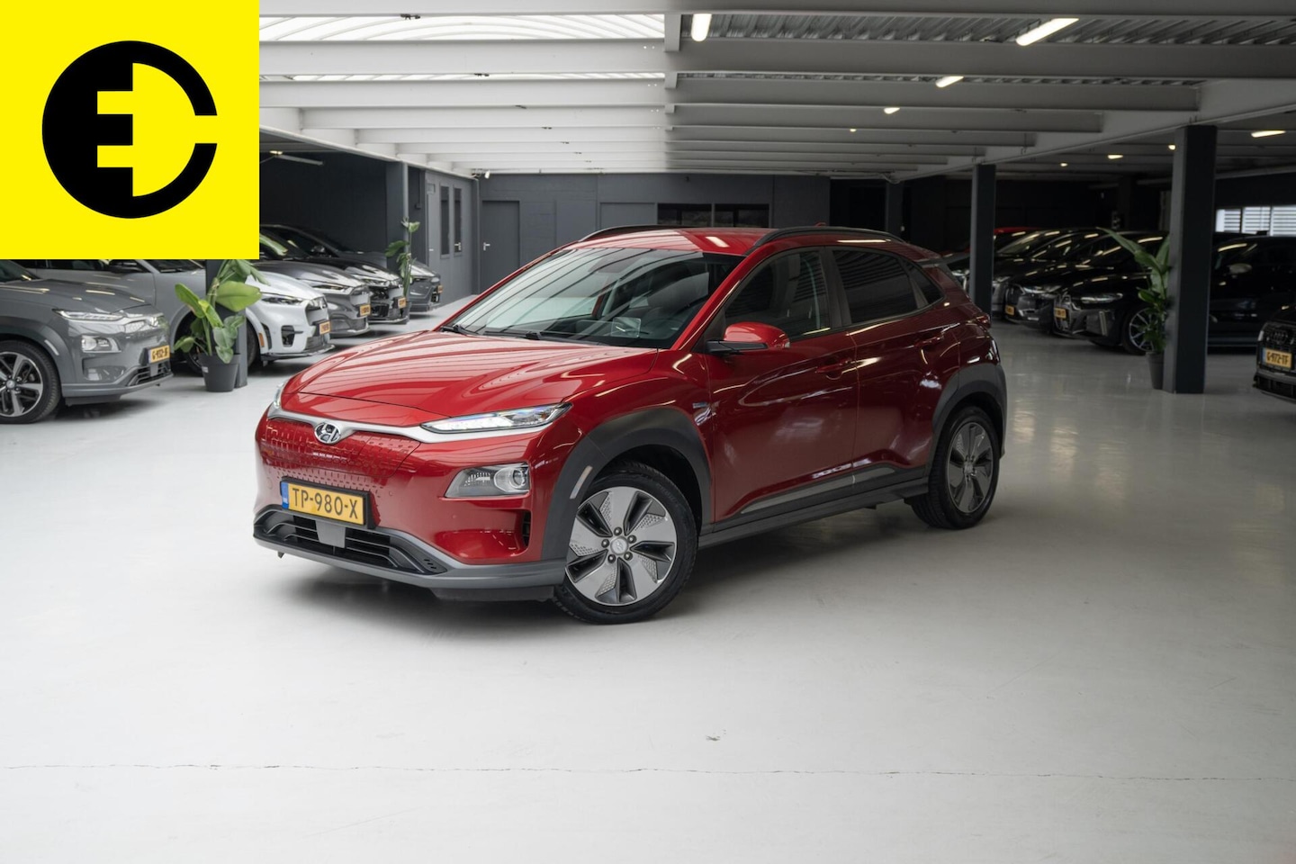 Hyundai Kona Electric - EV Premium 64 kWh | Stoelverkoeling | HUD | Stuurverwarming - AutoWereld.nl