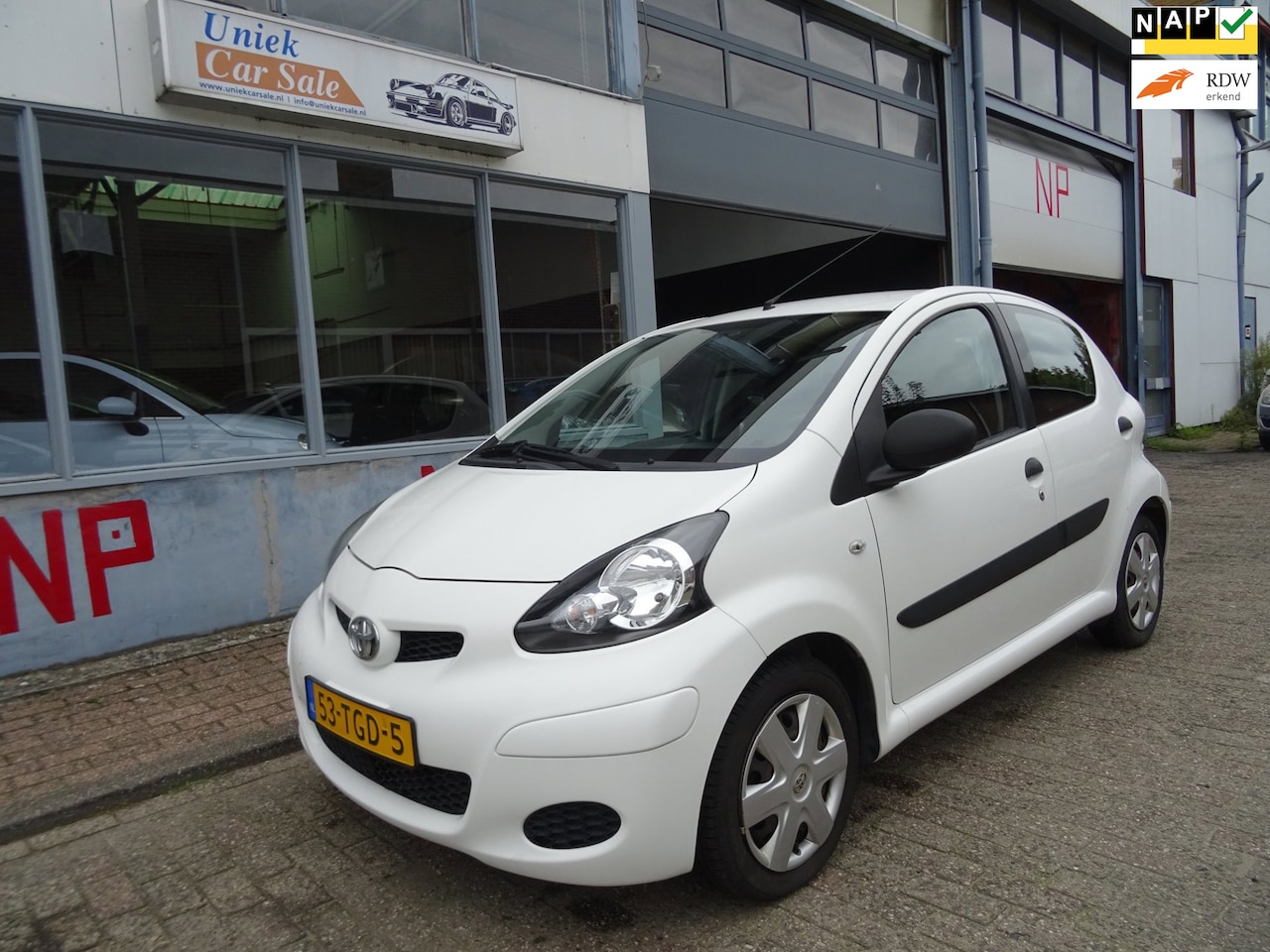 Toyota Aygo - 1.0-12V Now 1.0-12V Now - AutoWereld.nl