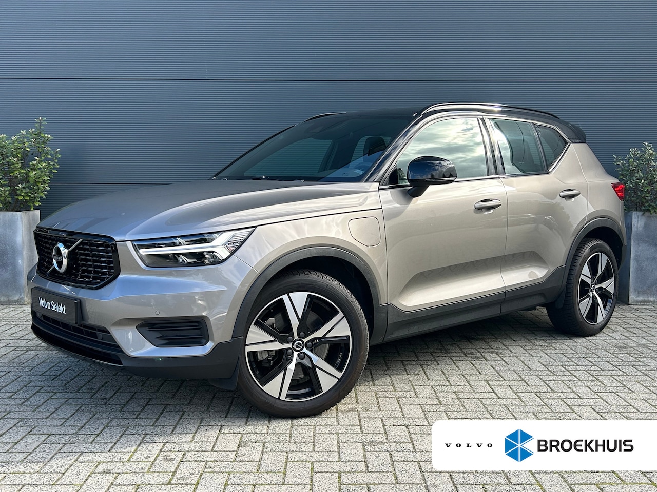 Volvo XC40 - 1.5 T4 Recharge R-Design | Camera | Pilot Assist | Stoel&stuurverwarming | Nubuck | Apple - AutoWereld.nl