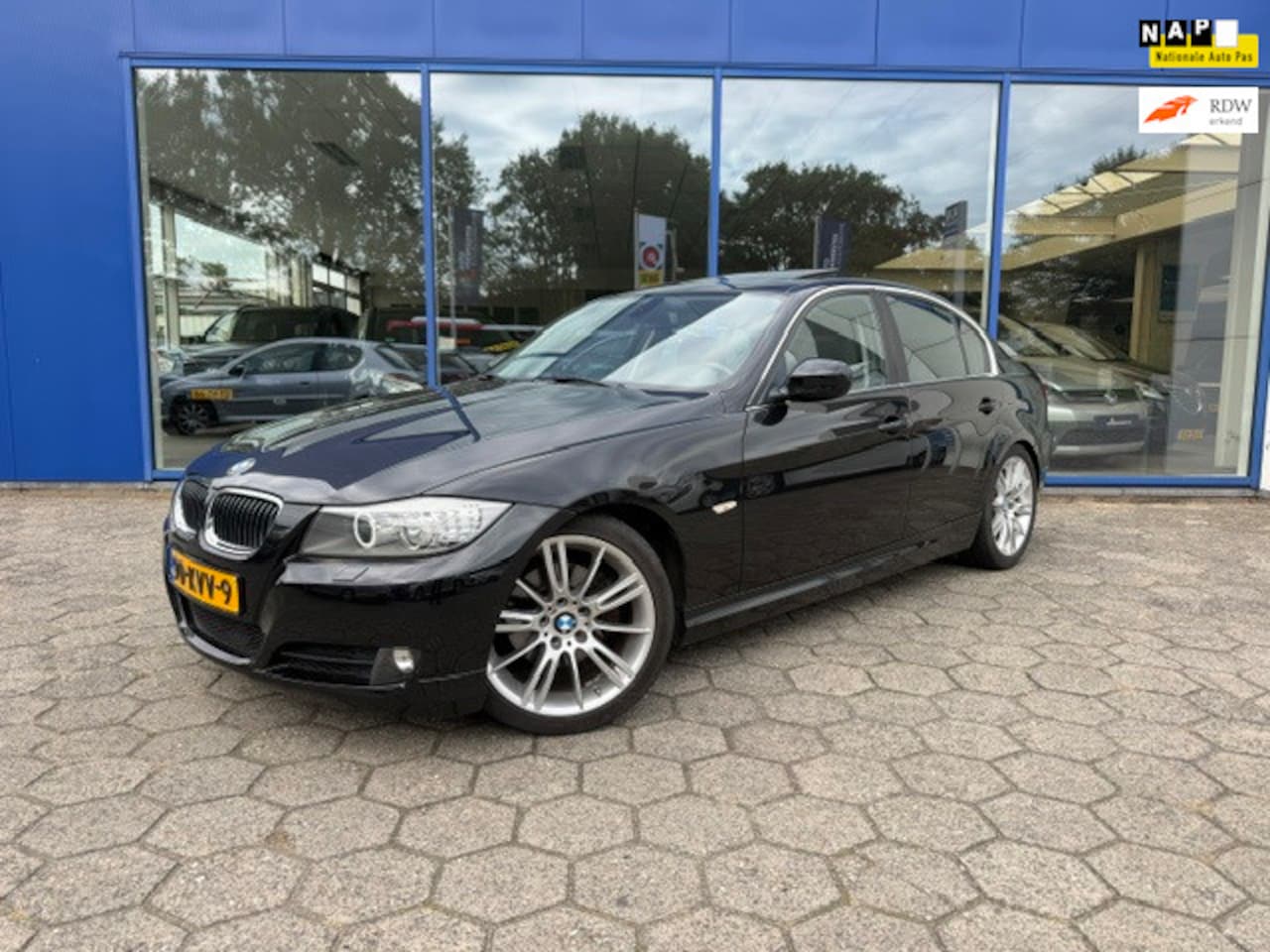 BMW 3-serie - 325i High Executive - Leder - Schuif. Kant. Dak - NAP - AutoWereld.nl