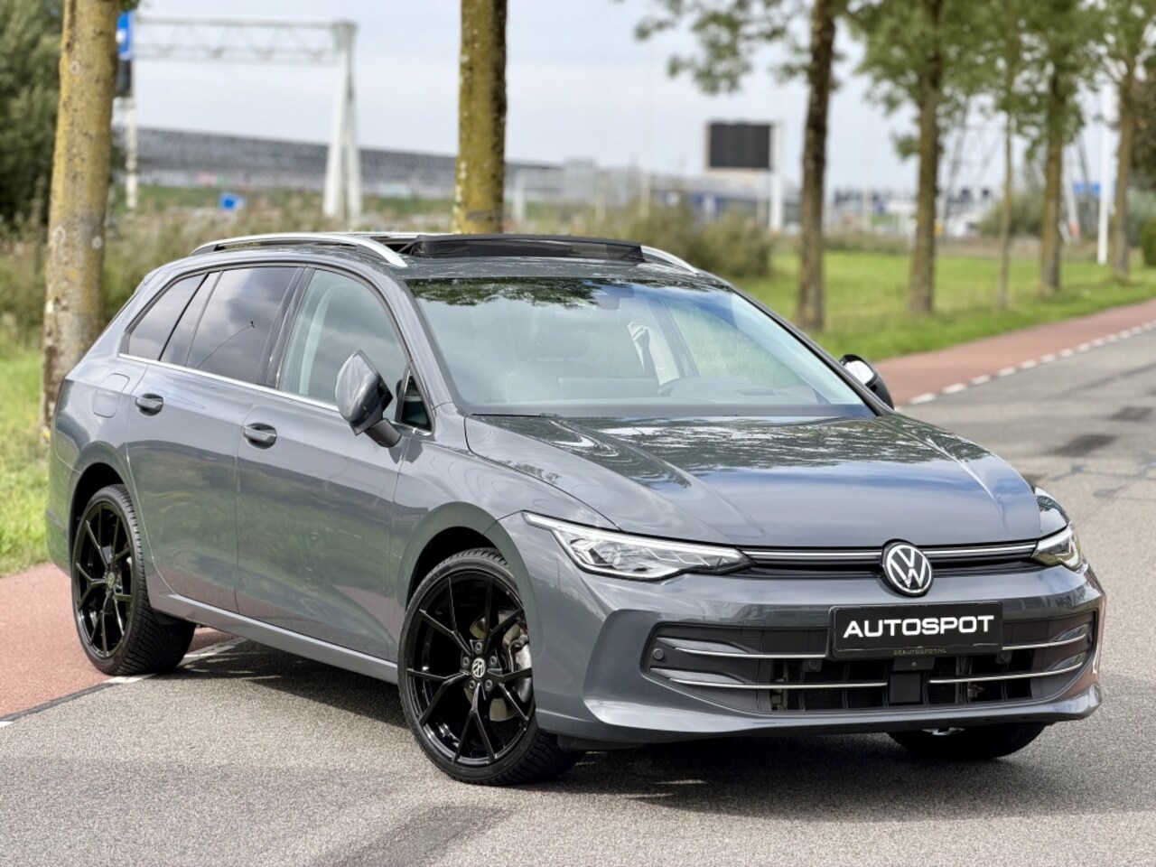 Volkswagen Golf Variant - 1.5 eTSI Style 150Pk Pano 360 Camera Trekhaak - AutoWereld.nl