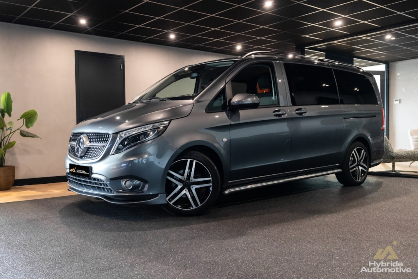 Mercedes-Benz Vito - 114 CDI Lang DC | AMG | Leder | Camera | Trekhaak | - AutoWereld.nl