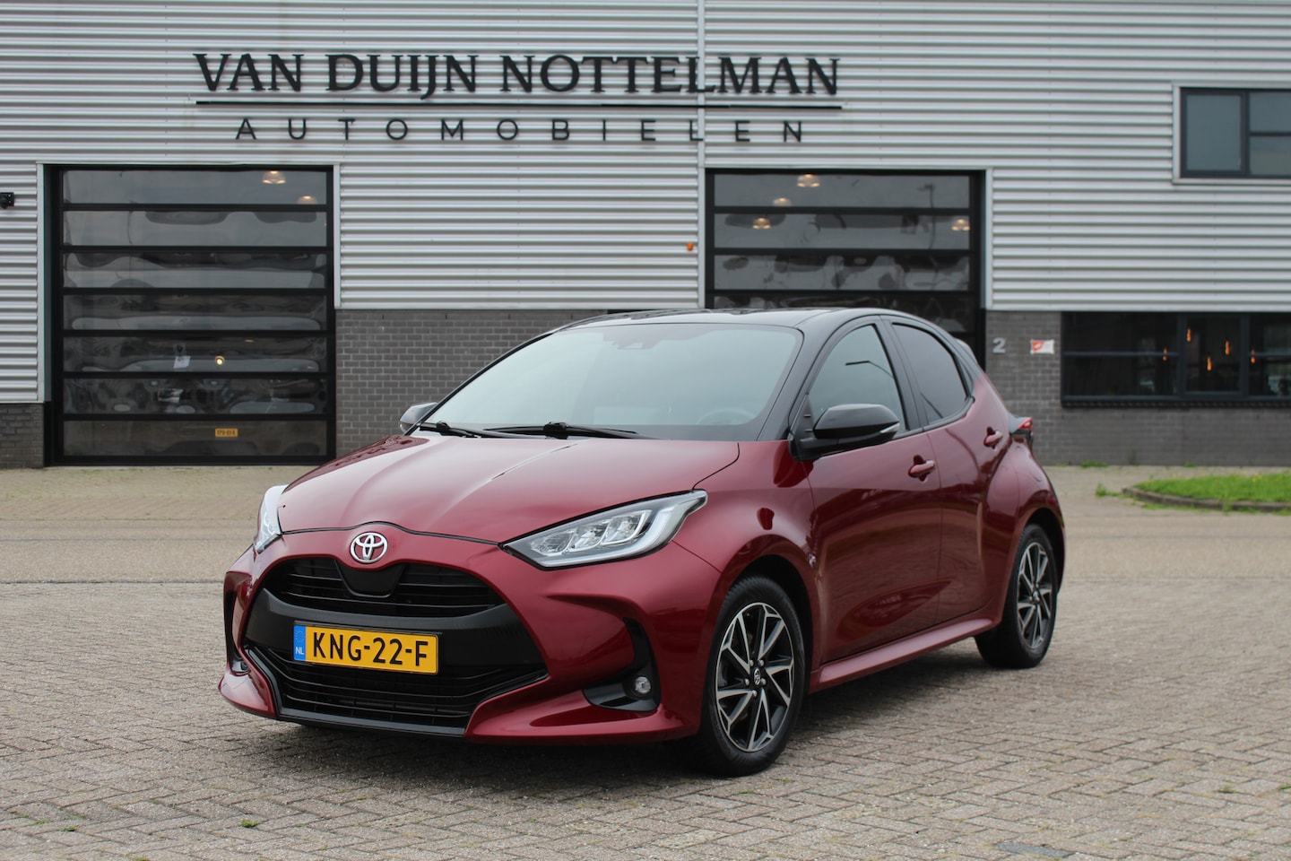Toyota Yaris - 1.5 Hybrid Executive / Bi Tone / Keyless / Carplay - AutoWereld.nl