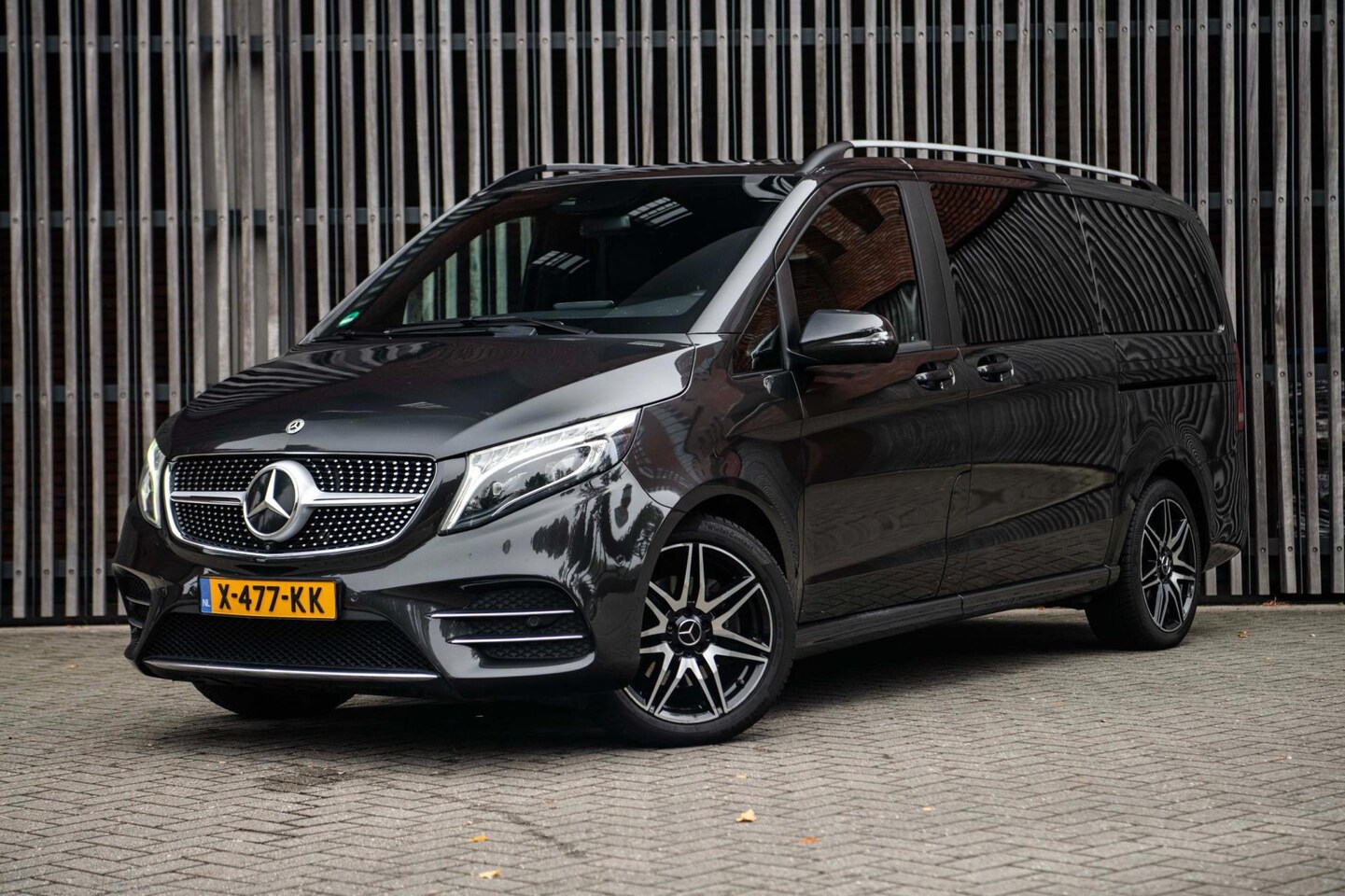 Mercedes-Benz V-klasse - V300d LANG 7-Pers. AMG |Stoelkoeling/verwarming|360-Cam|Burmester|Leder|19''| - AutoWereld.nl