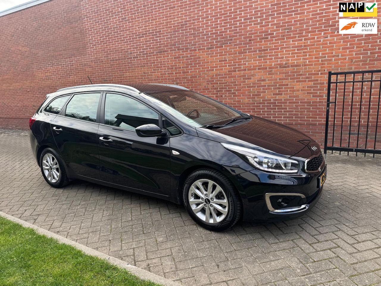 Kia Cee'd Sportswagon - 1.6 GDI First Edition Clima Navi Cruise Camera - AutoWereld.nl