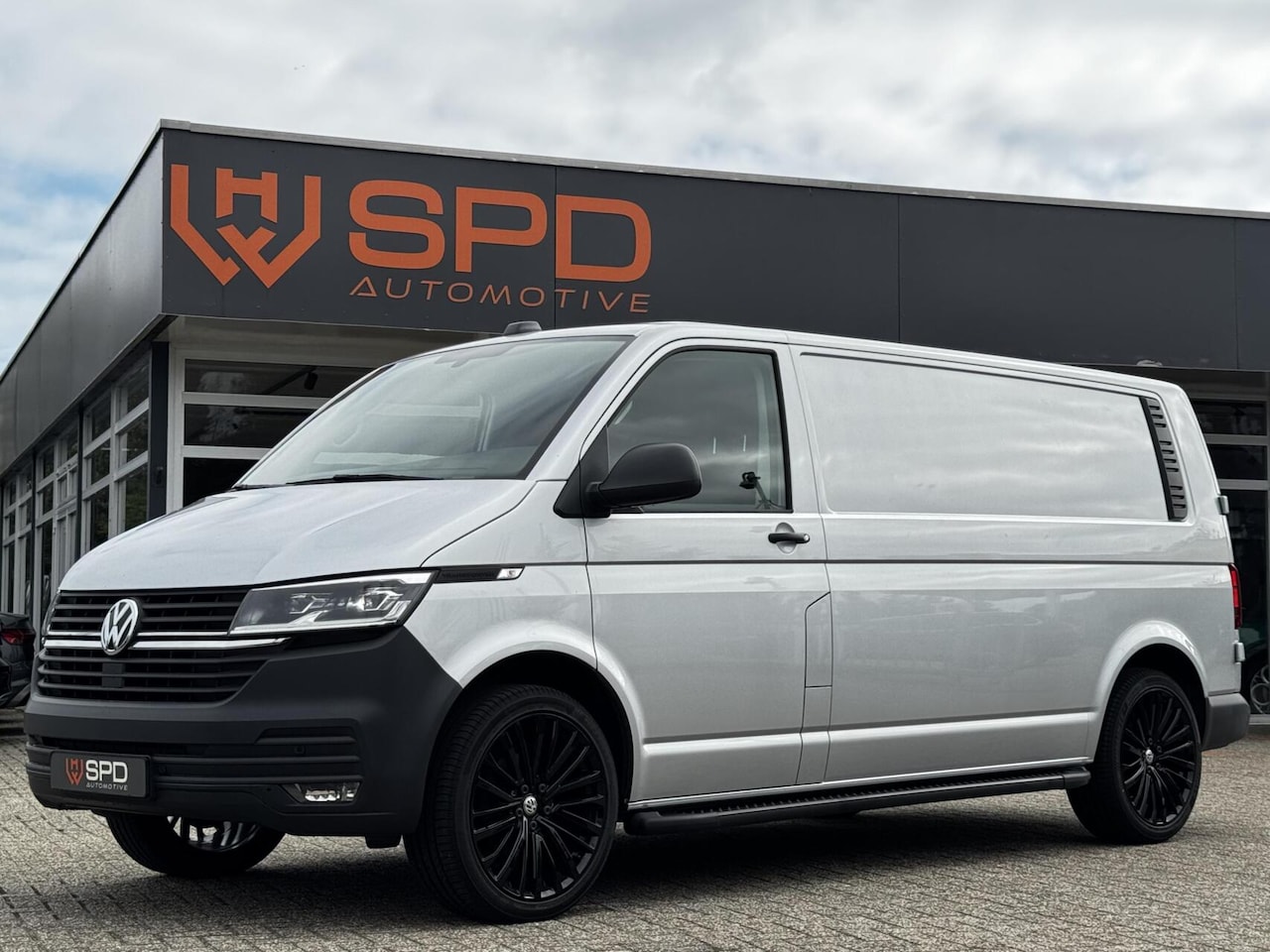 Volkswagen Transporter - 2.0 TDI L2H1|Marge|20"|ACC|Carpl|PDC - AutoWereld.nl