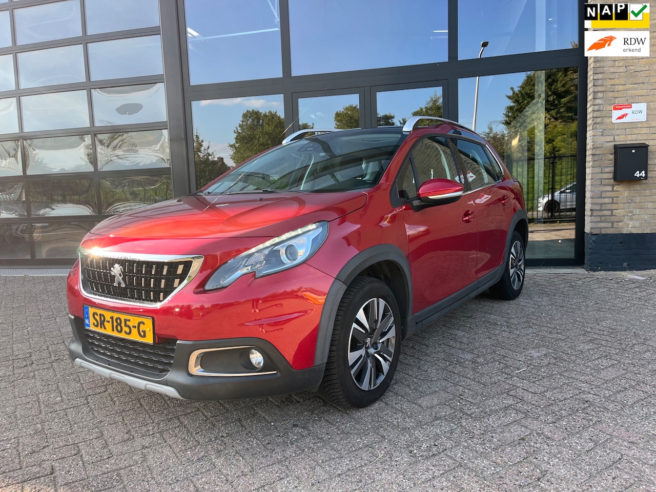 Peugeot 2008 - PureTech Allure, Panodak, Trekhaak, Camera - AutoWereld.nl