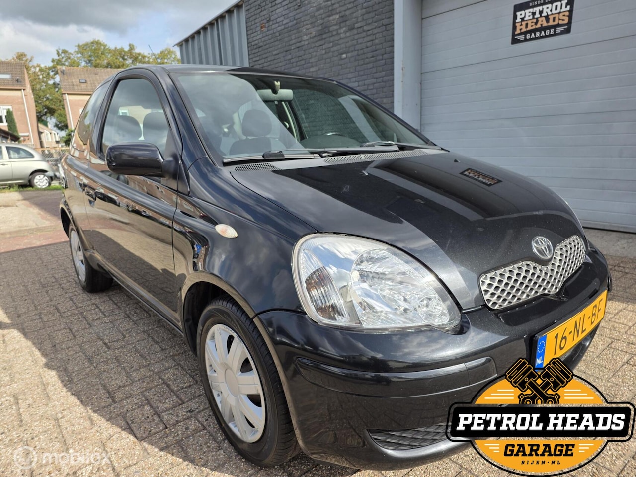 Toyota Yaris - 1.3 VVT-i Sol Airco | APK 7-2027 | Netjes! - AutoWereld.nl