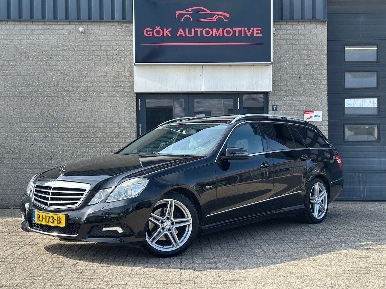 Mercedes-Benz E-klasse Estate - 350 CGI Avantgarde / Pano / Xenon / Stoelkoeling / Harman Kardon / AMG Pakket / Dodehoek s - AutoWereld.nl