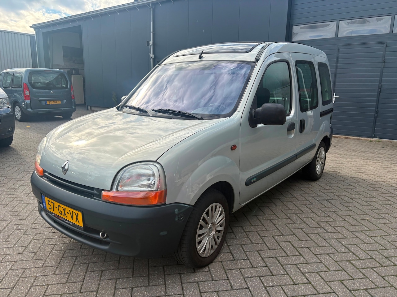 Renault Kangoo - 1.4 Rolstoelauto - Airco ! 5 persoons! Glasdak! Grote beurt! - AutoWereld.nl