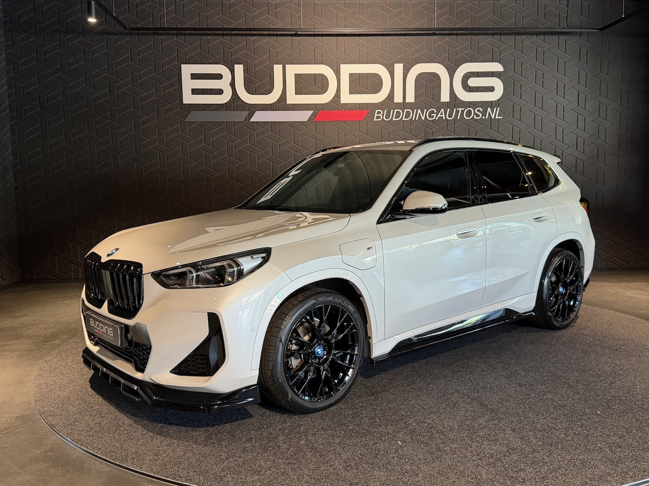 BMW X1 - xDrive25e | M-sport | Driving Assist Plus | Keyless - AutoWereld.nl