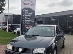 Volkswagen Bora - 1.6-16V Sportline