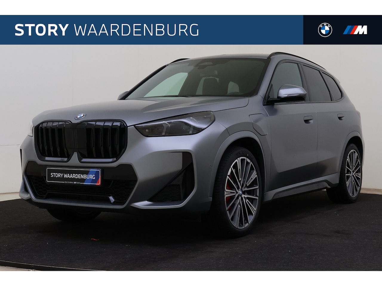 BMW X1 - xDrive25e M Sport Automaat / Panoramadak / Trekhaak / Sportstoelen / Achteruitrijcamera / - AutoWereld.nl