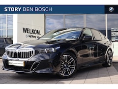 BMW 5-serie - 520i M Sport Automaat / Comfort Access / Achteruitrijcamera / Harman Kardon / Adaptieve LE