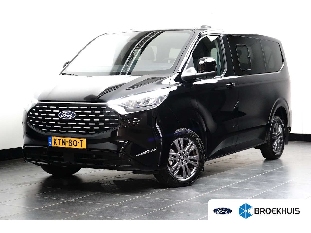 Ford Transit Custom Tourneo - 340 2.5 PHEV L1H1 Titanium | Elekt. Trekhaak | Winterpack | 4 jaar / 100.000km Garantie - AutoWereld.nl