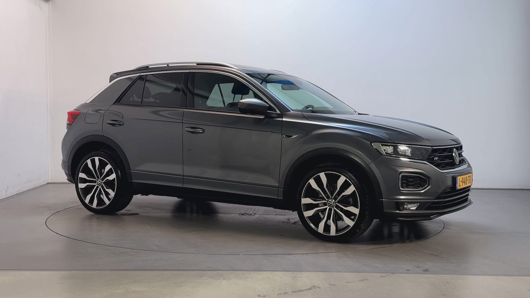 Volkswagen T-Roc - 1.5 TSI 150pk DSG Sport Business R Panoramadak LED Leder Camera Stoelverwarming - AutoWereld.nl