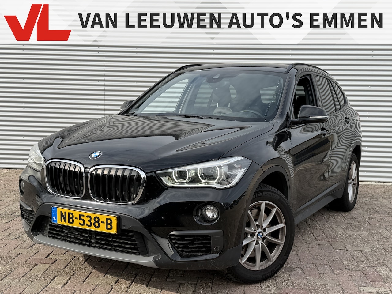 BMW X1 - xDrive20i Centennial High Executive | Nieuw Binnen! | HUD | Stoelverwarming | Trekhaak - AutoWereld.nl