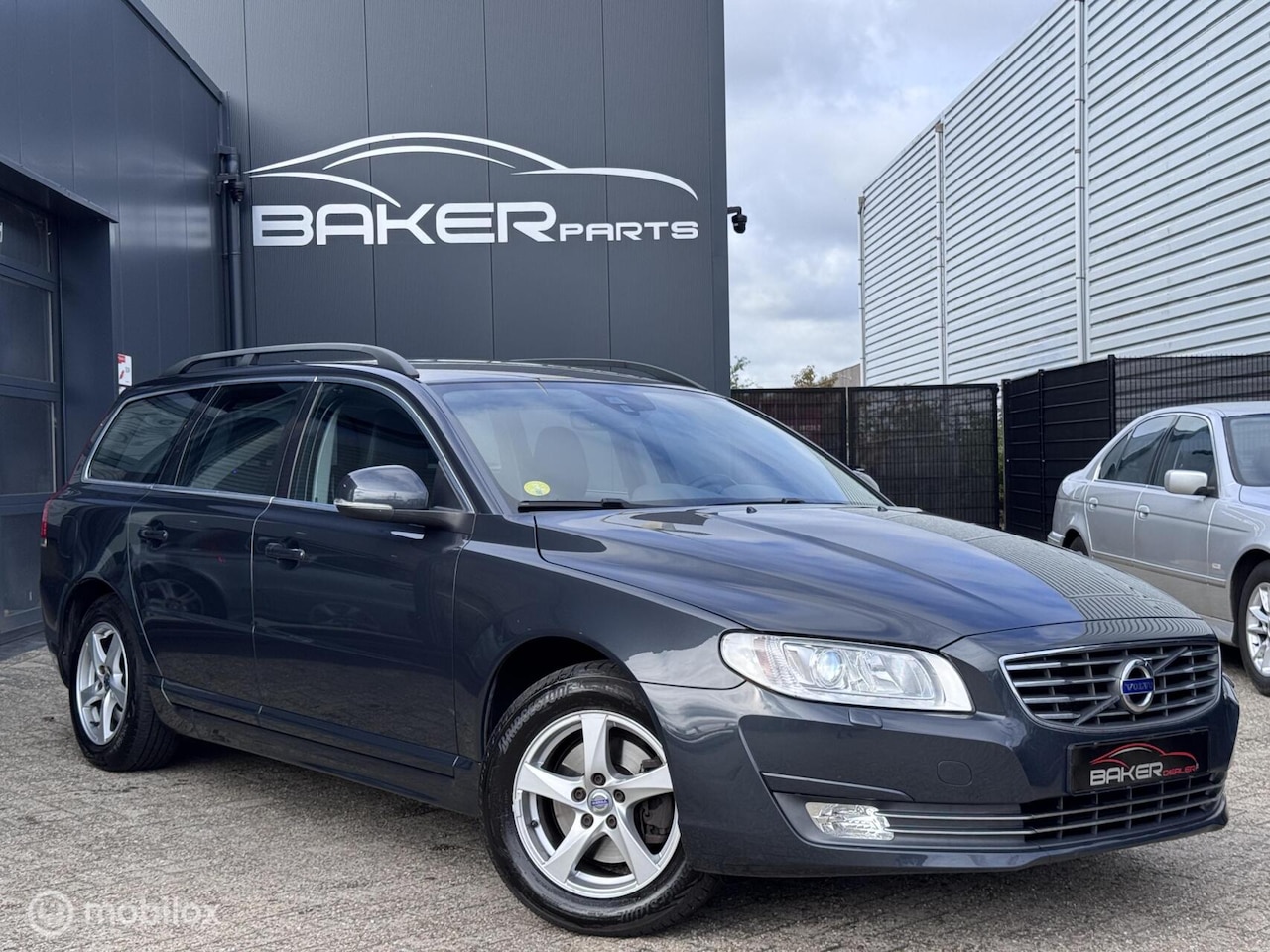 Volvo V70 - 2.0 D3 Polar ~ Xenon ~ Leder ~ Top staat ~ - AutoWereld.nl