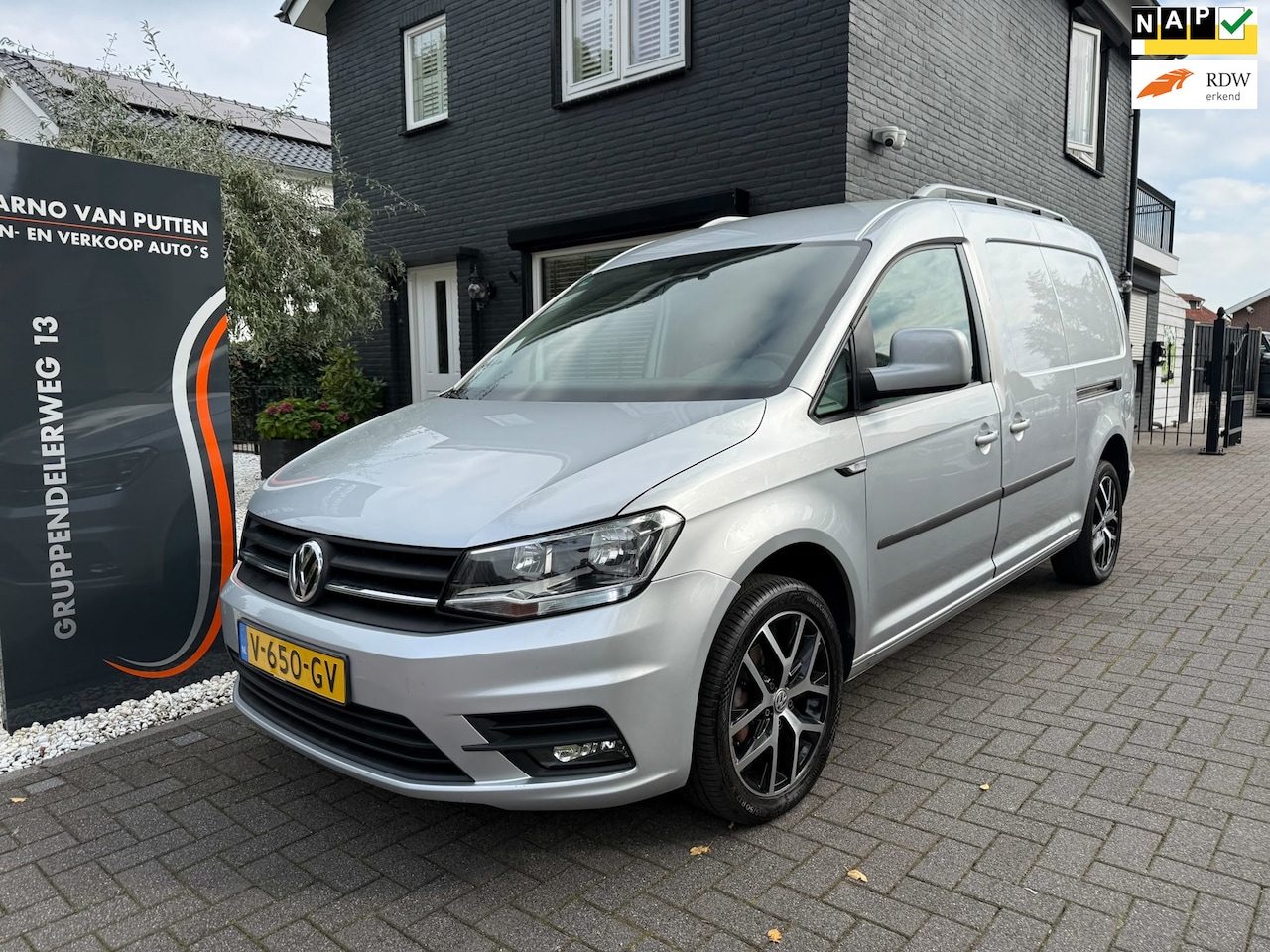 Volkswagen Caddy Maxi - 2.0 TDI L2 Highline / 2xSchuifdeur /Leer /Navigatie - AutoWereld.nl