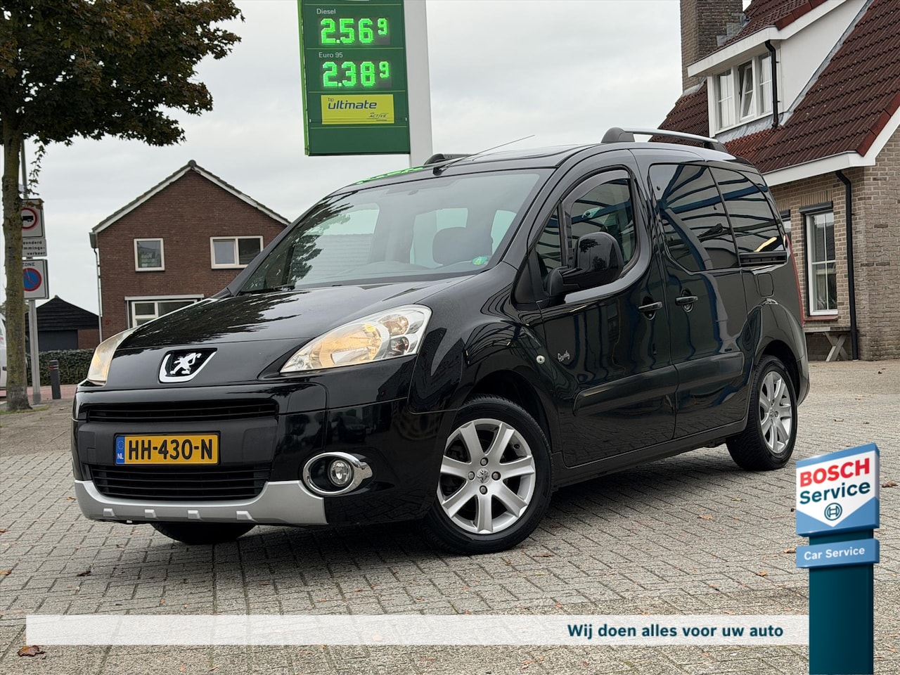 Peugeot Partner Tepee - 1.6 Family / Panoramadak / Trekhaak / Cruise / Airco / Pdc / Lichtmetaal / Schuifdeuren - AutoWereld.nl