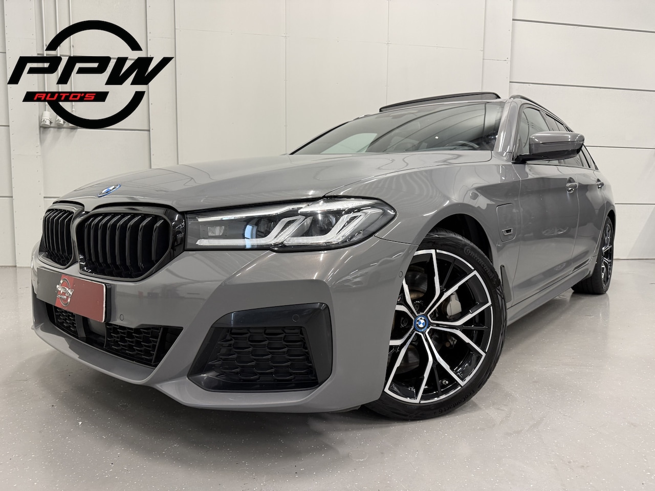 BMW 5-serie Touring - 530e xDrive M-Sport BERNINAGRAU/PANO/HEAD-UP/H&K/LEER-SPORT/MEMORY/ACC/SFEER/LED/DONKERE-H - AutoWereld.nl