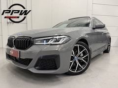 BMW 5-serie Touring - 530e xDrive M-Sport BERNINAGRAU/PANO/HEAD-UP/H&K/LEER-SPORT/MEMORY/ACC/SFEER/LED/DONKERE-H