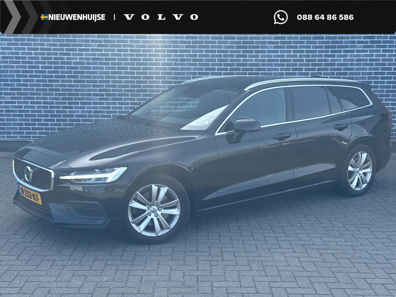 Volvo V60 - 2.0 B4 Momentum Business | Trekhaak | Achteruitrijcamera | Parkeersensoren | Lederen Bekle - AutoWereld.nl