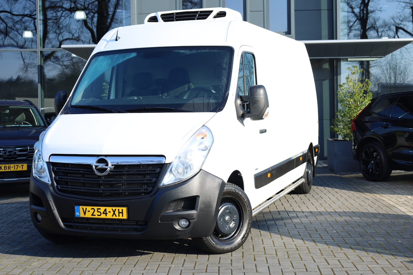 Opel Movano - 2.3 CDTI-170pk L3H2 Koelwagen | Laadklep | Walstroom | Airco | Camera | Navi | Side Bars - AutoWereld.nl