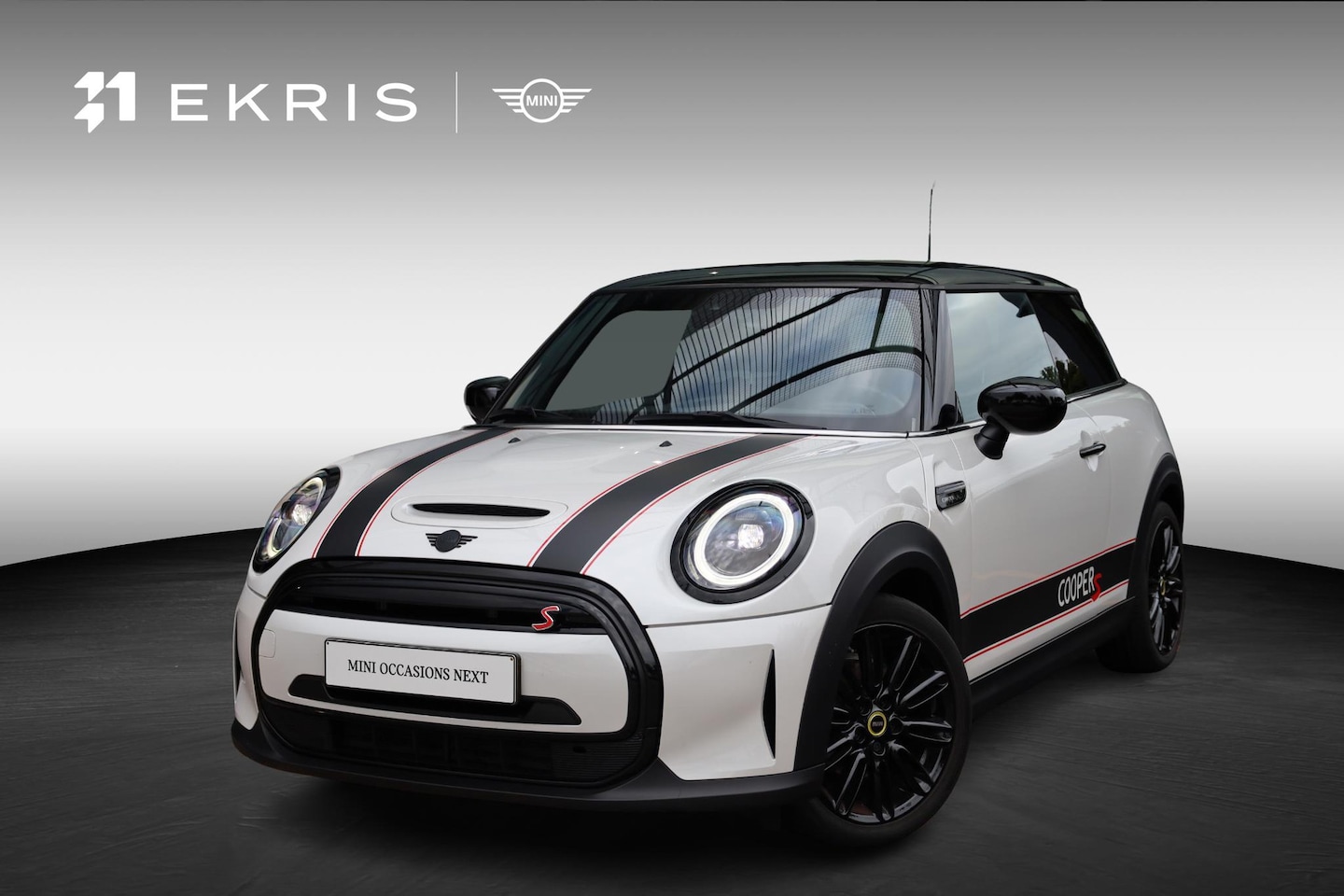 MINI Electric - | Leder | Stoelverwarming | Parkeersensoren | Climate Control | Navigatiesysteem - AutoWereld.nl