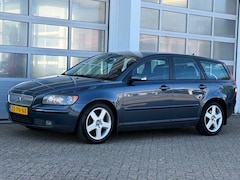 Volvo V50 - 2.4 Momentum 140PK 5-Cil Clima Cruise Pdc Trekhaak