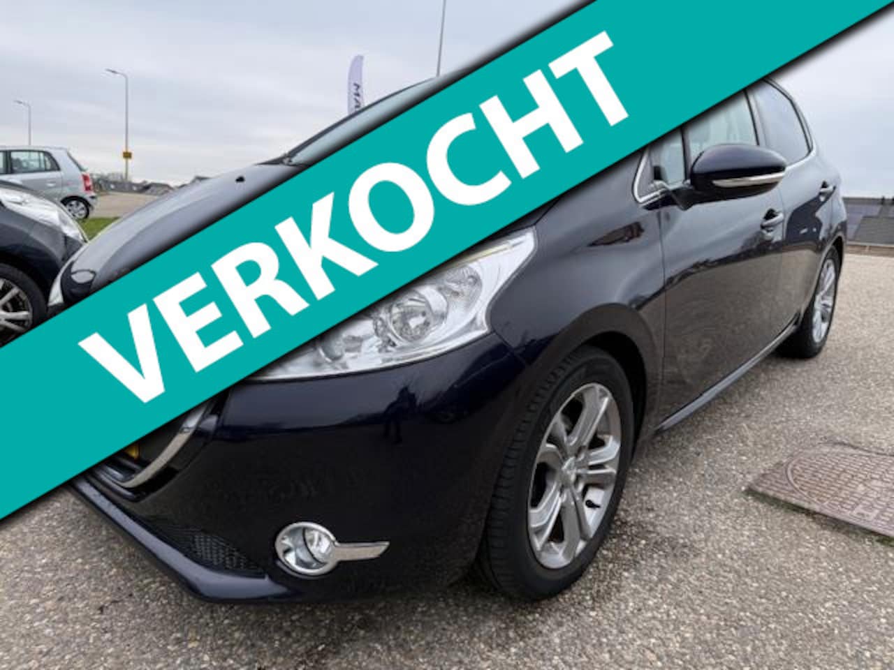 Peugeot 208 - 1.2 VTi Allure Airco Panodak Trekhaak Navi 1eigenaar - AutoWereld.nl