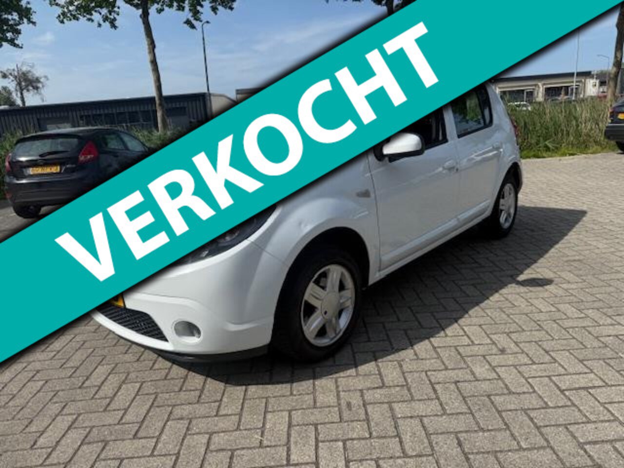 Dacia Sandero - 1.2 Blackline Airco 5DEURS Velg APK Elek.pakket - AutoWereld.nl