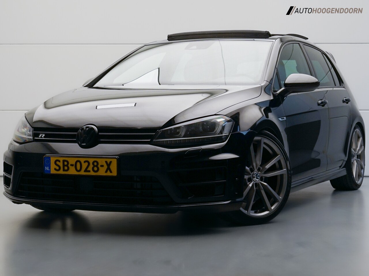 Volkswagen Golf - 2.0 TSI R 4Motion 300pk (PANORAMADAK,CAMERA,ELEKTRISCHE STOELEN,STOELVERWARMING,ADAPTIVE C - AutoWereld.nl