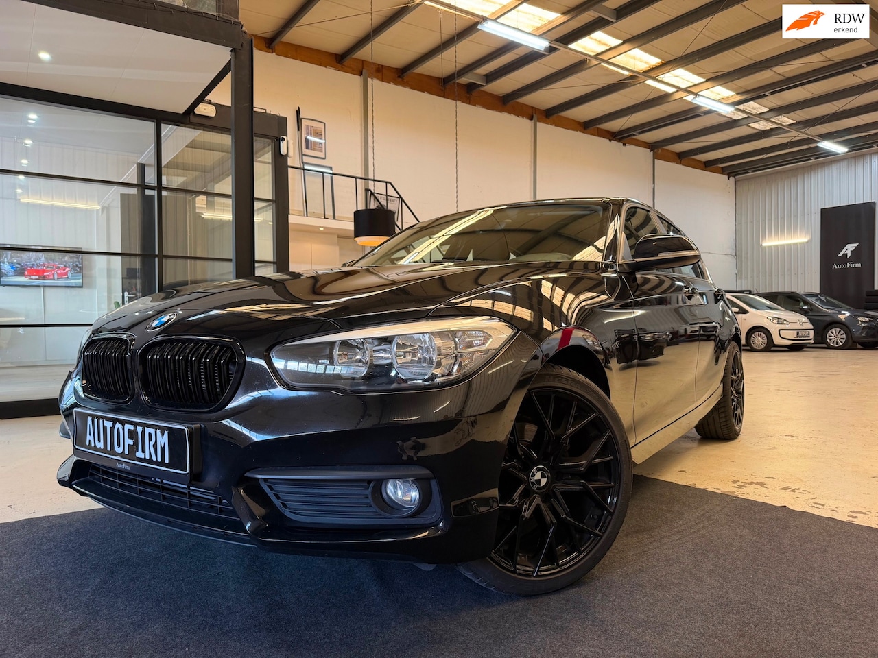 BMW 1-serie - 118i Automaat Cruise Control Stoelverwarming Parkeersensoren achter Start-stopsysteem Boor - AutoWereld.nl