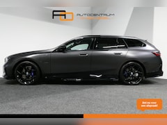 BMW 5-serie Touring - 530e xDrive M Sport Pro Edition / UNIEK / M5 Look / M Sport Bodykit / Panoramadak / Stoelk